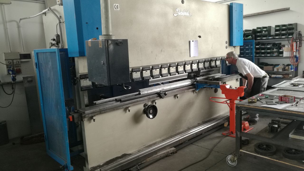 Press Brake Baykal 4100 x 180 ton anno 2001 GROUP S.R.L.